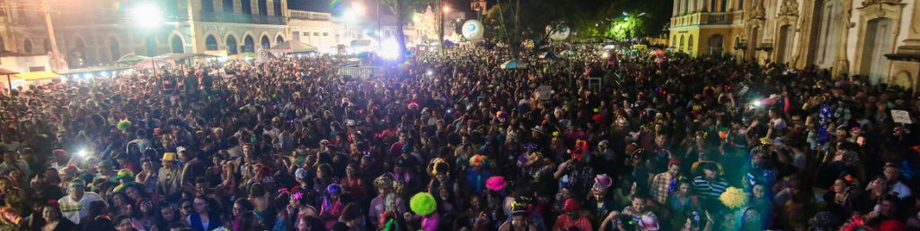 Bloco cafuçu agita o folião do folia de rua